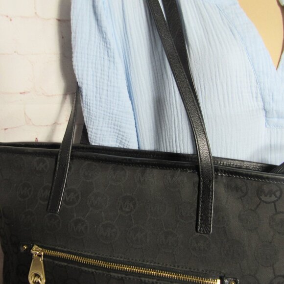 MICHAEL KORS BENNET BAG TOTE SIGNATURE CANVAS ZIP CLOSURE 3 INSIDE POCKETS BLACK - Picture 9 of 10